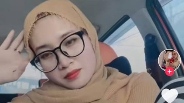 Cekricek.id - Seorang wanita curhat di TikTok kisah dirinya outus dengan mantan lalu dijodohkan namun melah berakhir jadi janda.