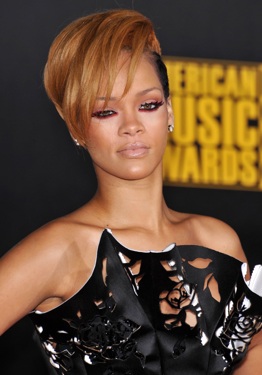 Begini Perubahan Gaya Rambut Rihanna dari Tahun 2005 Hingga 2021 17 Lampiran Gambar