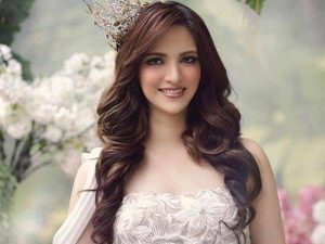 Nia Ramadhani menyelam hanya kenakan bikinihitam, netizen malah penasaran apa ia tak merasa dingin dengan penampilan itu.