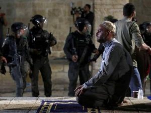 Cekricek.id - Sekitaran Masjid Al Aqsa Palestina kembali diserang tentara Palestina setelah beberapa jam umumkan gencatan senjata.