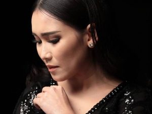 Cekricek.id: Terkenal kaya raya, ternyata Ayu Ting Ting dikenaal sebagai artis yang sangat pelit pada orang lain.