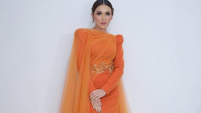 Cekricek.id - Ayu Ting Ting mengaku sedih dan sakit hati ketika ia dihujat dan diberitakan buruk. Bahkan, ia berniat untuk mencari ketenangan.