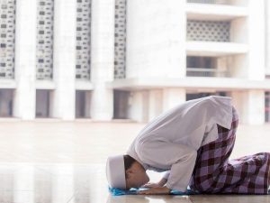 Melaksanakan shalat subuh merupakan salah satu hal yang berat dari segi wakti bagi sebagian muslim. Bagaimana agar shalat Subuh tepat waktu?