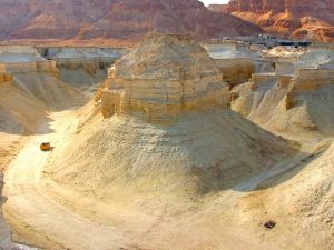Cekricek.id - Kaum Sodom pada zaman nabi Luth diazab oleh Allah dengan hujan batu lantaran perbuatan mungkar mereka penyuka sesama jenis.