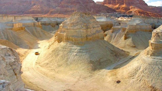 Cekricek.id - Kaum Sodom pada zaman nabi Luth diazab oleh Allah dengan hujan batu lantaran perbuatan mungkar mereka penyuka sesama jenis.