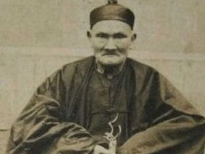 Cekricek.id - Kisah manusia tertua di dunia, Li Ching Yeun Berusia 256 tahun sempat menikah 24 kali dengan jumlah anak sekitar 200 orang.