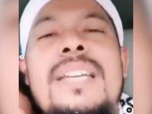 Cekricek.id - Viral sebuah video pria yang mengajak masyarakat untuk menerobos penyekatan mudik dan menyebut rezimpemerintahan Jokowi Zalim.