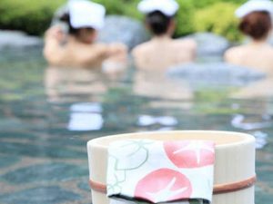Cekricek.id - dua pasangan kekasih ini terciduk berbuat mesum di wisata pemandian dan mereka seakan tidak peduli dengan orang sekitarnya.