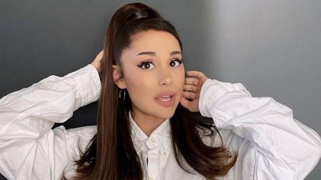 Cekricek.id: Kabar bahagia, Ariana Grande telah menikah dan menyandang status sebagai istri dari Dalton Gomez.