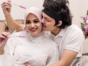 Cekricek.id: Atta Halilintar bagikan screen shot foto bersama mertua dan orang tua, warganet focus perhatikan Krisdayanti
