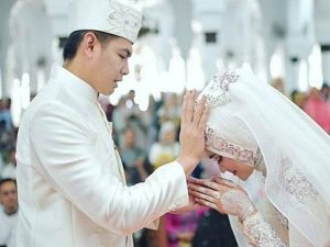 Cekricek.id: Dalam ajaran Islam berikut sederet hak istri atas suaminya yang wajib diberikan oleh suaminya sesuai syariat Islam.