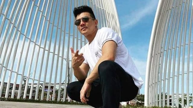 Cekricek.id: Buat Denny Sumargo bingung, ini pria kaya yang batal menikah hingga dijuluki ‘Pria yang dikejar seribu wanita’.