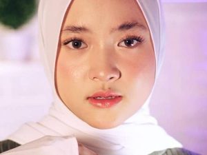 Cekricek.id: Bukan hamil, ini klarifikasi Nissa Sabyan saat dirinya terekam mengelus perut yang disangka berbadan dua.