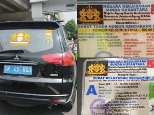 Cekricek.id - pengemudi mobil Mitsubishi Pajero Sport ditilang polisi karena menggunakan plat nomor kendaraan yang tidak resmi.