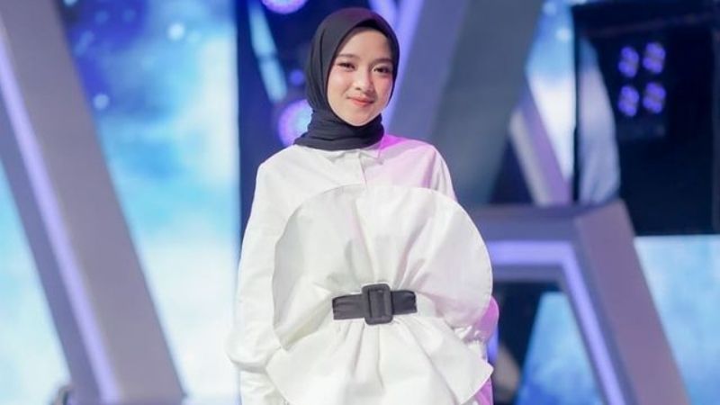 Cekricek.id - Seorang dokter kandungan mengungkap dirinya diberi hadiah oleh Nissa Sabyan sebuah bingkisan buah. Dokter tersebut juga mengungkap bahwa Ayus Sabyan adalah Suami dari Nissa.