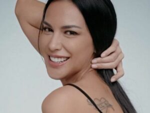 Sophia Latjuba tak pernah khawatir tentang masa depan, karena ia sepenuhnya percaya pada takdir akan yang tidak pernah salah alaamat.