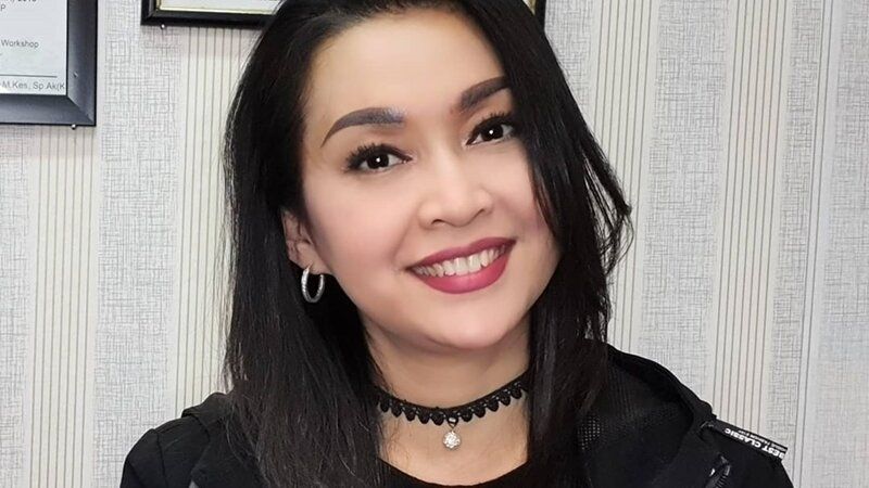 Ratna Listy - Pengalaman Pahit Artis Sebelum Terkenal, Ditipu Hingga Hampir Diperkosa