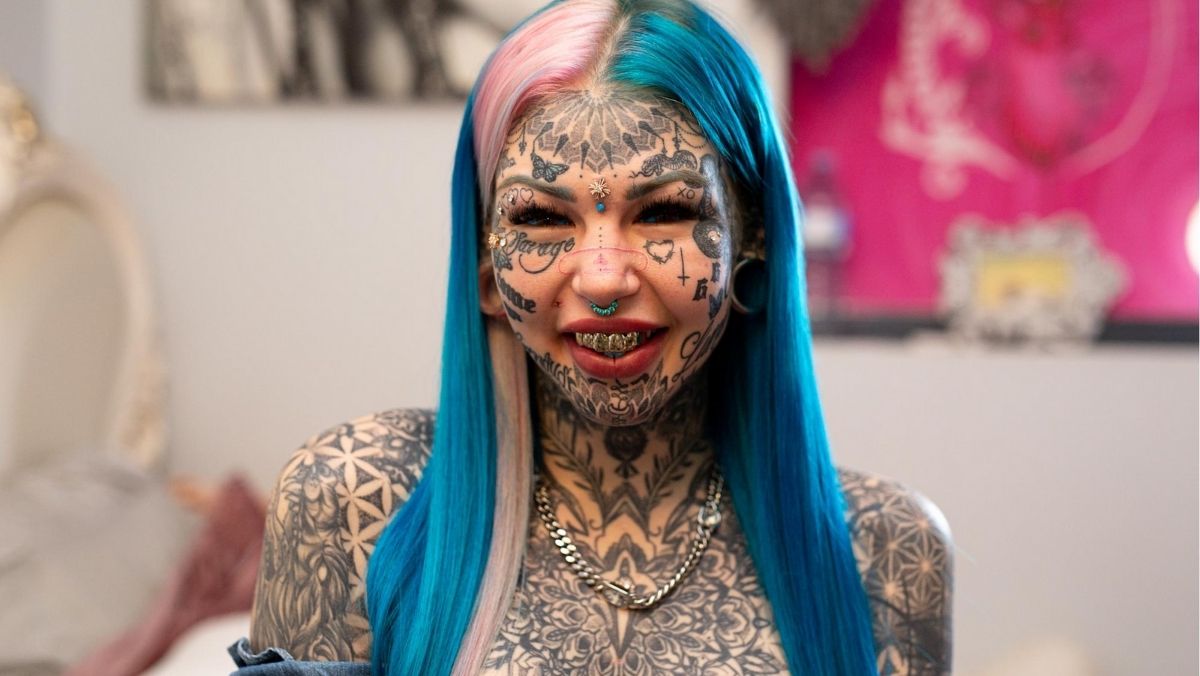Gadis Naga Amber Luke dengan tato di sekujur tubuh