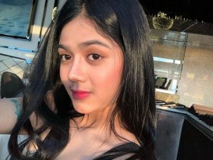 Seorang model bernama Rini Marianti atau akrab disapa dengan Vieranni dilamar kekasih yang berprofesi pengacara dengan mahar 1.7 Milliar.