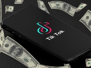 Belakangan ini TikTok menjadi salah satu aplikasi yang cukup populer. Baik muda hingga tua menggunakan platform tersebut untuk sekedar mencari hiburan