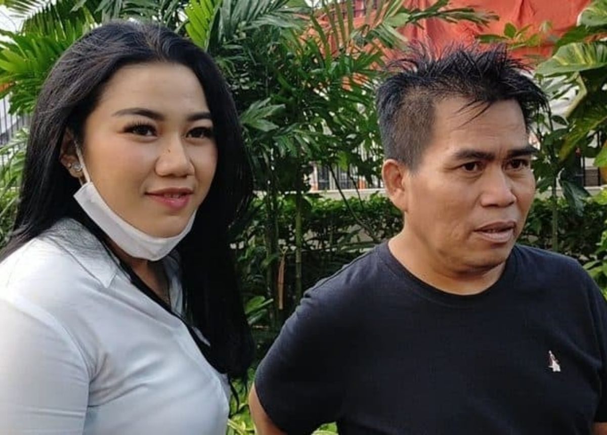 Berita artis, selebriti, dan gosip terbaru hari ini: Sederet pasangan artis ini menikah beda usia, bahkan ada yang terpaut umur 45 tahun. Tapi mereka tetap harmonis.