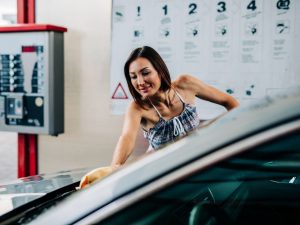 Cara Mencuci Mesin Mobil