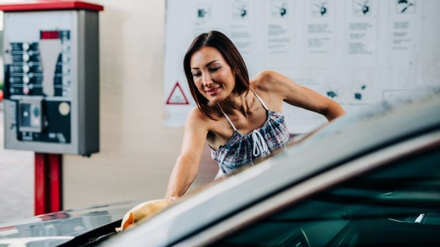 Cara Mencuci Mesin Mobil