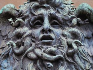 Berita terbaru hari ini: Inilah kisah tragis Medusa yang dikutuk menjadi monster dengan rambut ular yang mati dengan kepala dipenggal.