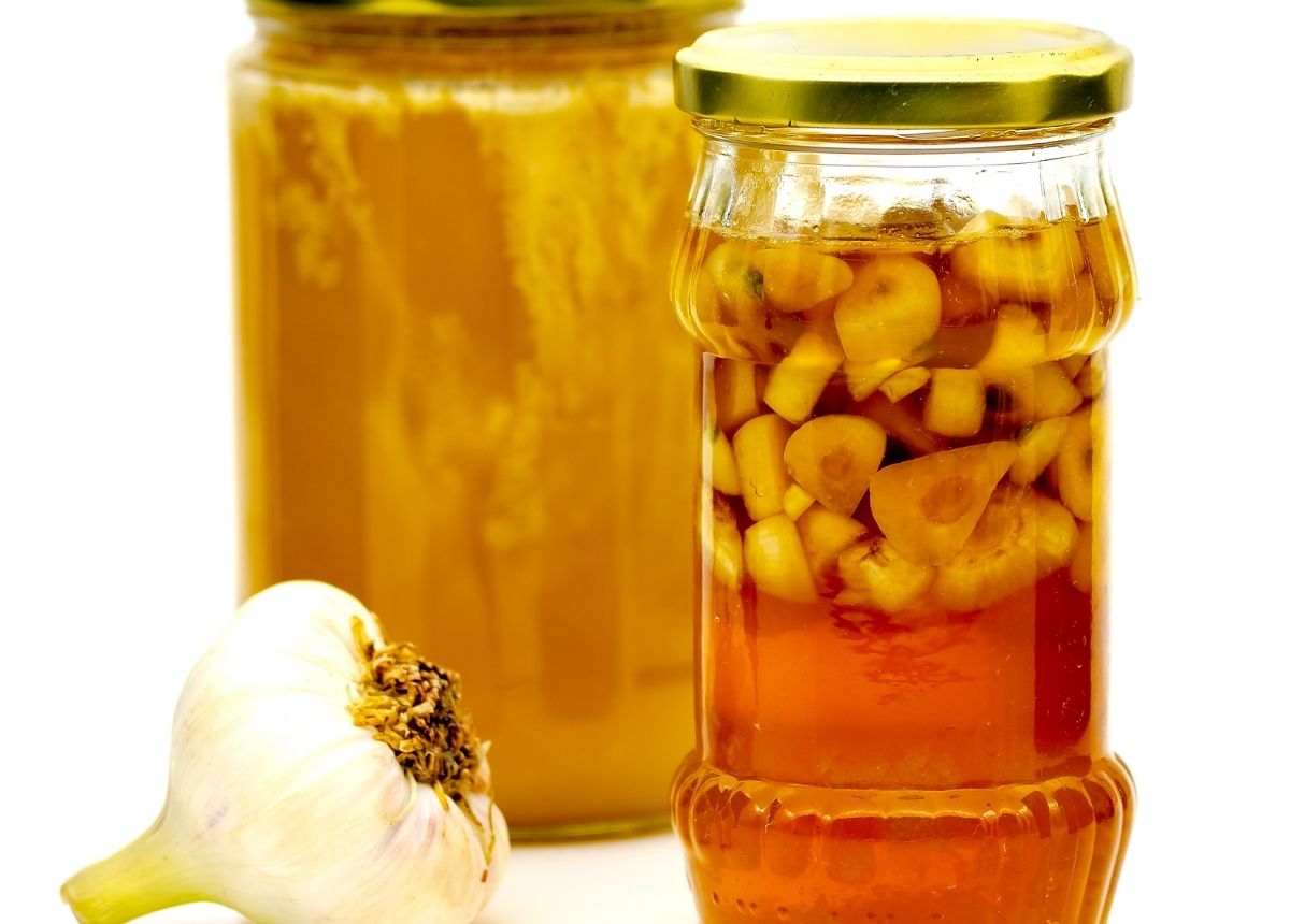 Kombinasi bawang putih dan madu ternyata memiliki banyak manfaat bagi tubuh, terutama untuk meningkatkan imun dan kekebalan tubuh.