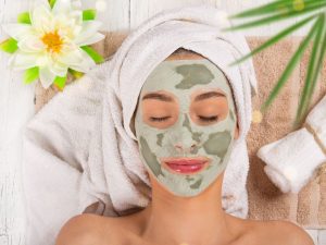 Berita terbaru hari ini: Menggunakan bahan-bahan alami seperti telur mentah, minyak kelapa, hingga jeruk nipis di wajah bisa berdampak buruk.