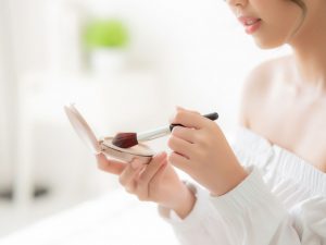 Kesalahan Memakai Bedak Padat