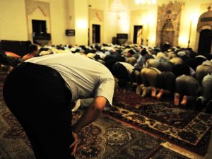 Apakah Shalat Harus Dilaksanakan Secara Berjamaah