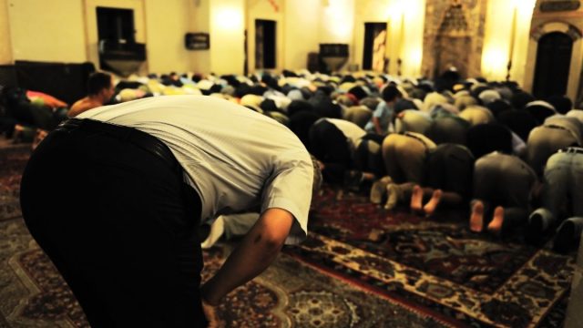 Apakah Shalat Harus Dilaksanakan Secara Berjamaah