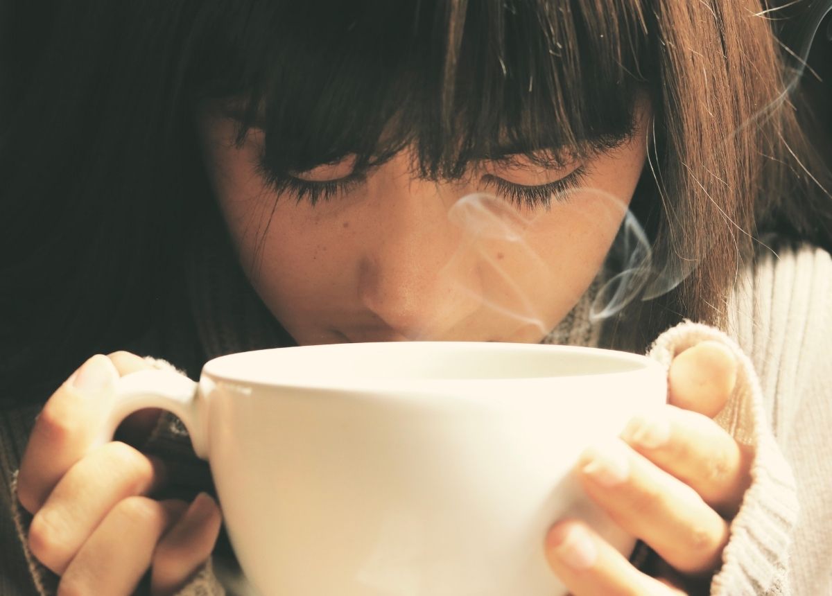 Bibir Menghitam karena 6 kebiasaan Buruk Ini, Bagaimana dengan Ciuman? 2 Khasiat minum kopi