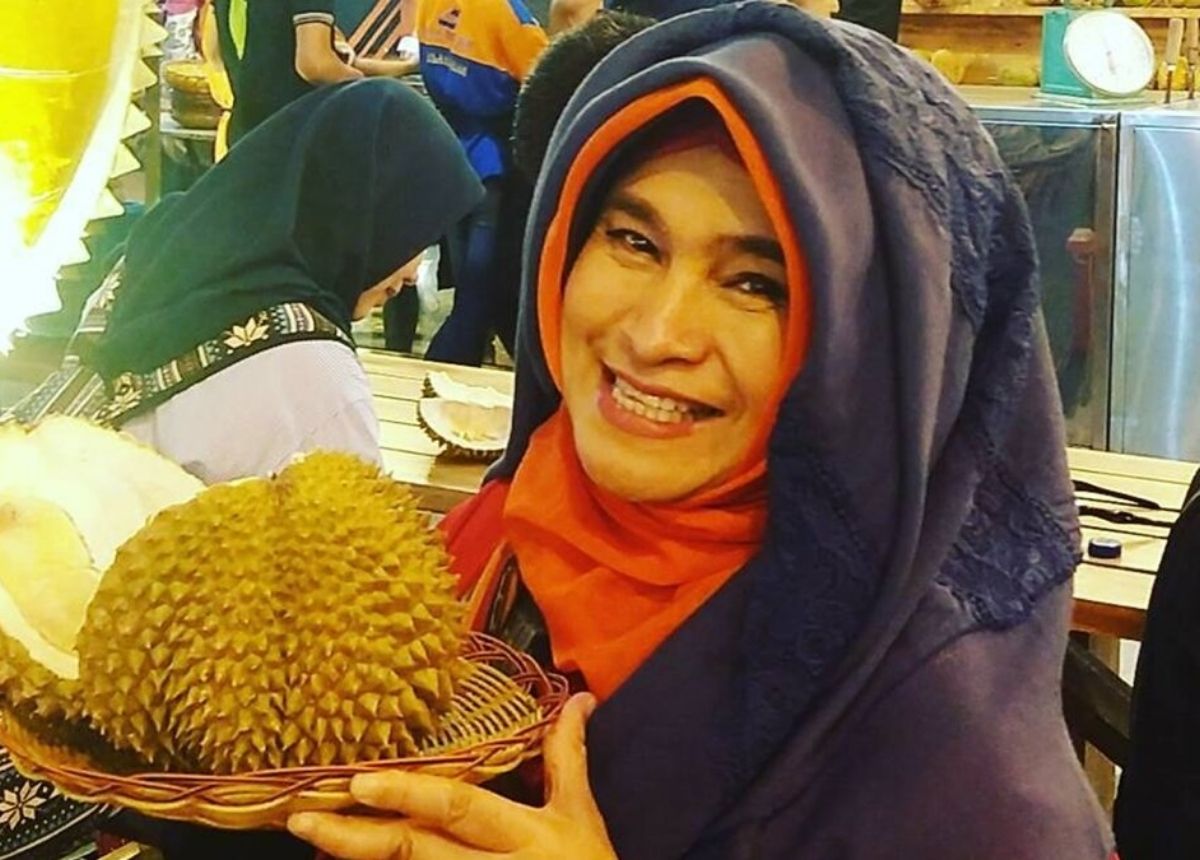 Neno Warisman - Berita artis, selebriti, dan gosip terbaru hari ini: 5 artis ini memutuskan mundur dari dunia hiburan dan menjadi ustazah dan fokus berdakwah.