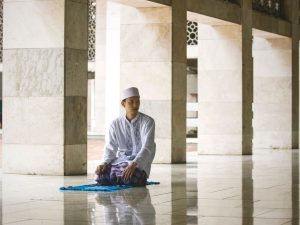 Hukum Melafazkan Niat Shalat