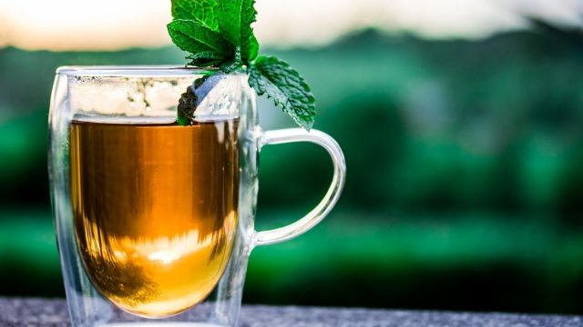 Minum Teh Setelah Makan Memang Menyegarkan, Namun Ada Bahaya yang Mengintai