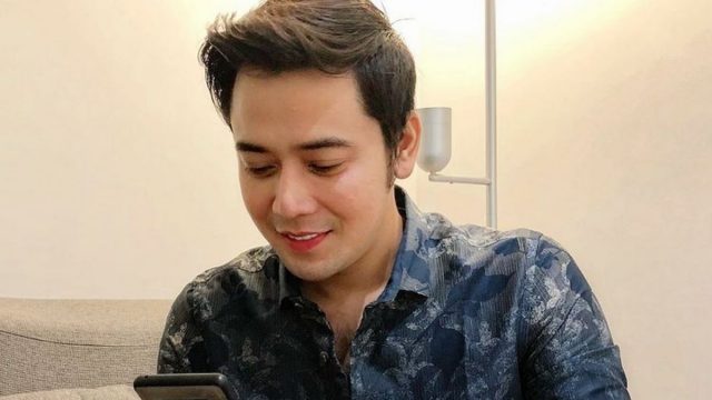 Berita artis, selebriti, dan gosip terbaru hari ini: Kriss Hatta mengungkapkan kembali memeluk agama Kristen setelah sebelumnya sempat memeluk Islam.