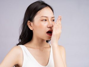Ini Penyebabnya Mulut Mengeluarkan Bau Tak Sedap