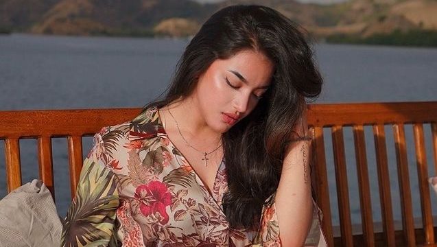 Berita artis, selebriti, dan gosip terbaru hari ini: Polisi mengungkap, Cassandra tidak hanya sebagai korban perdagangan manusia yang dilakukan oleh para muncikari, tapi juga terlibat aktif dalam perbuatan prostitusi online.