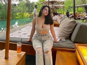 Berita artis, selebriti, dan gosip terbaru hari ini: Casandra Angelie mengakui kepada polisi telah melayani 5 pelanggan selama ikut prostitusi online. Ia dibayar Rp 30 juta sekali kencan.