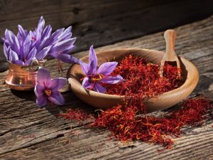 Berita terkini, terbaru, dan berita pilihan hari ini: Saffron adalah rempah termahal di dunia. Saffron tangkai putik bunga crocus sativus.
