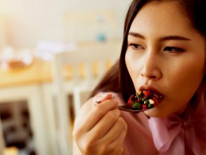 Berita gaya hidup, kesehatan, dan tips terbaru hari ini: ini cara untuk menghilangkan rasa pedas, salah satunya minuman asam serta susu.