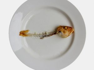 Berita gaya hidup, kesehatan, dan tips terbaru hari ini: Ini cara mengatasi tulang ikan yang nyangkut di tenggorokan, kamu bisa makan pisang.
