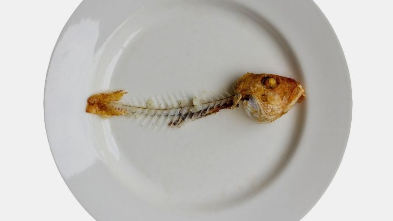 Berita gaya hidup, kesehatan, dan tips terbaru hari ini: Ini cara mengatasi tulang ikan yang nyangkut di tenggorokan, kamu bisa makan pisang.