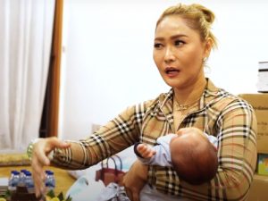 Berita artis, selebriti, dan gosip terbaru hari ini: Inu Daratista bantah menjadi korban KDRT oleh sang suami Adam Suseno usai mengunggah foto tangannya yang lebam