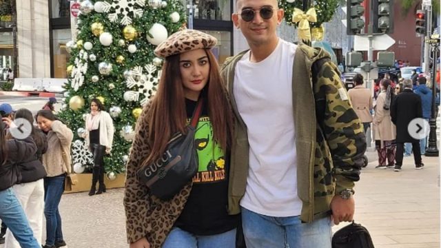 Berita artis, selebriti, dan gosip terbaru hari ini: Maura Magnalia putri sulung aktris senior Nurul Arifin yang ditemukan meninggal dunia di meja makan akan dimakamkan besok di San Diego Hill Karawang