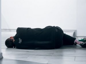 Berita gaya hidup, kesehatan, dan tips terbaru hari ini: Berikut ini adalah Risiko mematikan bagi mereka yang suka tidur di lantai