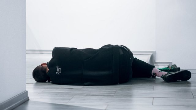 Berita gaya hidup, kesehatan, dan tips terbaru hari ini: Berikut ini adalah Risiko mematikan bagi mereka yang suka tidur di lantai