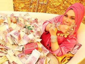 Berita terkini, terbaru, dan berita pilihan hari ini: Janda tajir rela memberikan 10 miliar untuk pembantu agar bisa menikah, tapi ditolak.